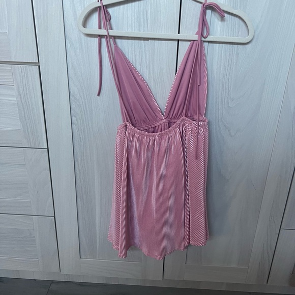 Pink dress adjustable with built in shorts - Picture 3 of 4